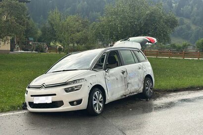AUFRÄUMARBEITEN NACH VERKEHRSUNFALL