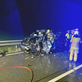 VERKEHRSUNFALL MIT EINGEKLEMMTEN PERSONEN