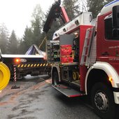 Aufräumarbeiten nach Verkehrsunfall