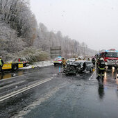 VERKEHRSUNFALL MIT EINGEKLEMMTER PERSON