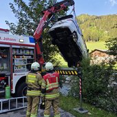 VERKEHRSUNFALL MIT EINGEKLEMMTER PERSON