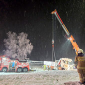 VERKEHRSUNFALL MIT EINGEKLEMMTER PERSON