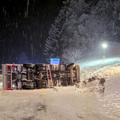 VERKEHRSUNFALL MIT EINGEKLEMMTER PERSON