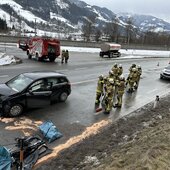 Verkehrsunfall mit eingeklemmter Person