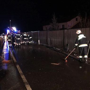 Aufräumarbeiten nach Verkehrsunfall