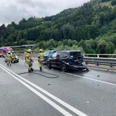 VERKEHRSUNFALL MIT EINGEKLEMMTER PERSON