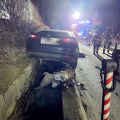 VERKEHRSUNFALL MIT EINGEKLEMMTER PERSON