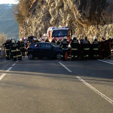 Schwerer Verkehrsunfall mit eingeklemmter Person auf der Großarler Landesstraße "Höhe Tiefblick"