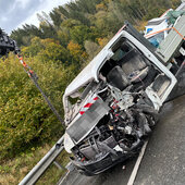 VERKEHRSUNFALL MIT EINGEKLEMMTER PERSON