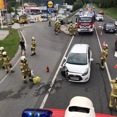 VERKEHRSUNFALL MIT VERLETZTEN PERSONEN