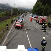 Verkehrsunfall mit eingeklemmter Person