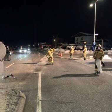 AUFRÄUMARBEITEN NACH VERKEHRSUNFALL