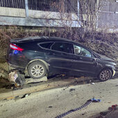 VERKEHRSUNFALL MIT EINGEKLEMMTER PERSON