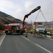 Aufräumarbeiten nach Verkehrsunfall