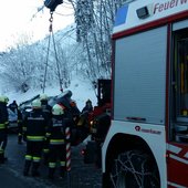 Aufräumarbeiten nach Verkehrsunfall