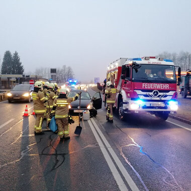 Verkehrsunfall mit eingeklemmter Person