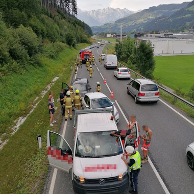 AUFRÄUMARBEITEN NACH VERKEHRSUNFALL