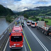 VERKEHRSUNFALL MIT EINGEKLEMMTER PERSON