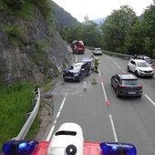 Aufräumarbeiten nach Verkehrsunfall