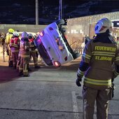 VERKEHRSUNFALL MIT EINGEKLEMMTER PERSON