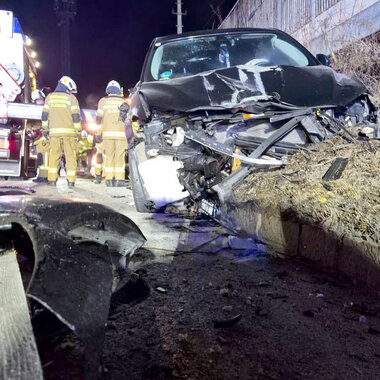 VERKEHRSUNFALL MIT EINGEKLEMMTER PERSON