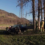 Verkehrsunfall mit eingeklemmter Person