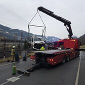 VERKEHRSUNFALL MIT EINGEKLEMMTER PERSON