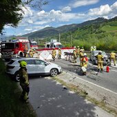 VERKEHRSUNFALL MIT EINGEKLEMMTER PERSON