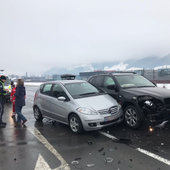 Aufräumen nach Verkehrsunfall B311