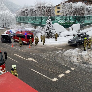 AUFRÄUMARBEITEN NACH VERKEHRSUNFALL